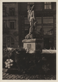 Lw&oacute;w. Rynek, studnia z Amfitrytą