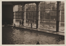 Lw&oacute;w. Kryta pływalnia