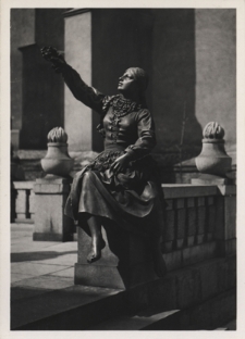 Poznań. Dziewczę polskie-fragment pomnika Mickiewicza